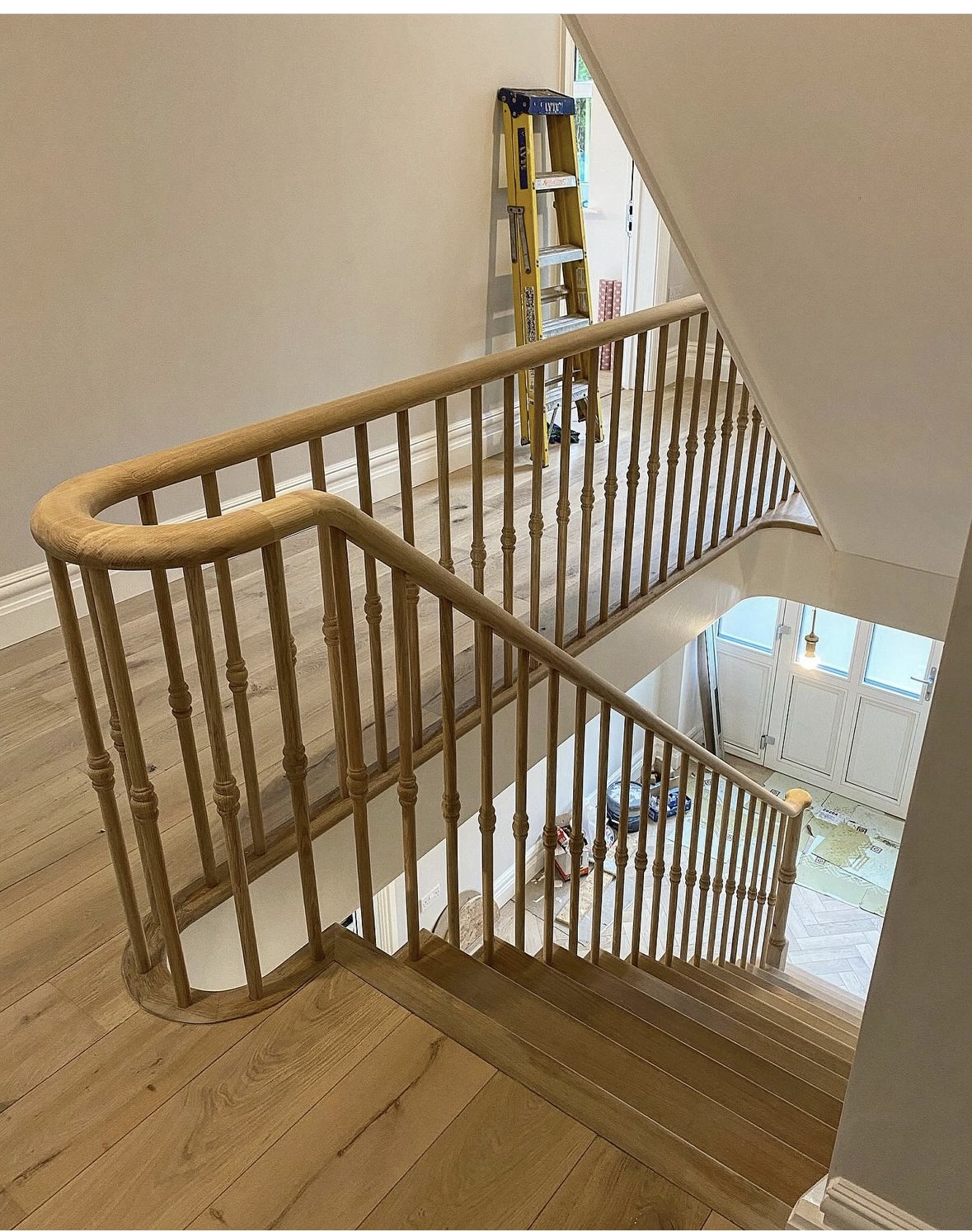 oak spindles and newel handrail